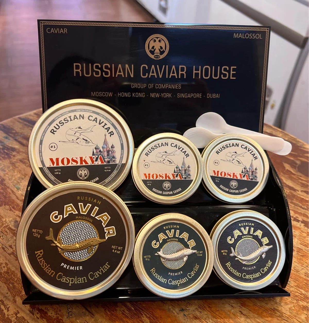 門市陳列的 Russian Caviar House 魚子醬